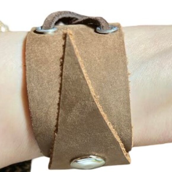 Handcrafted Leather Wrap Bracelet with Decorated Horseshoe Charm  Size 7 - Picture 8 of 10